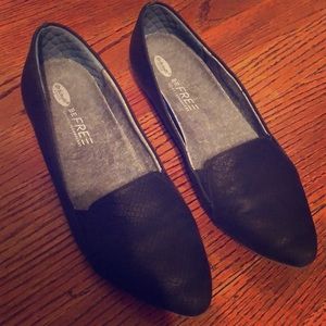 Dr. Scholl’s black leather snakeskin flats